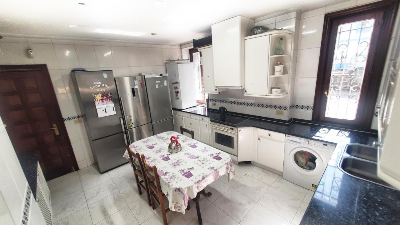 Habitación triple en caserío a 8km de Bilbao Galdácano Exterior foto
