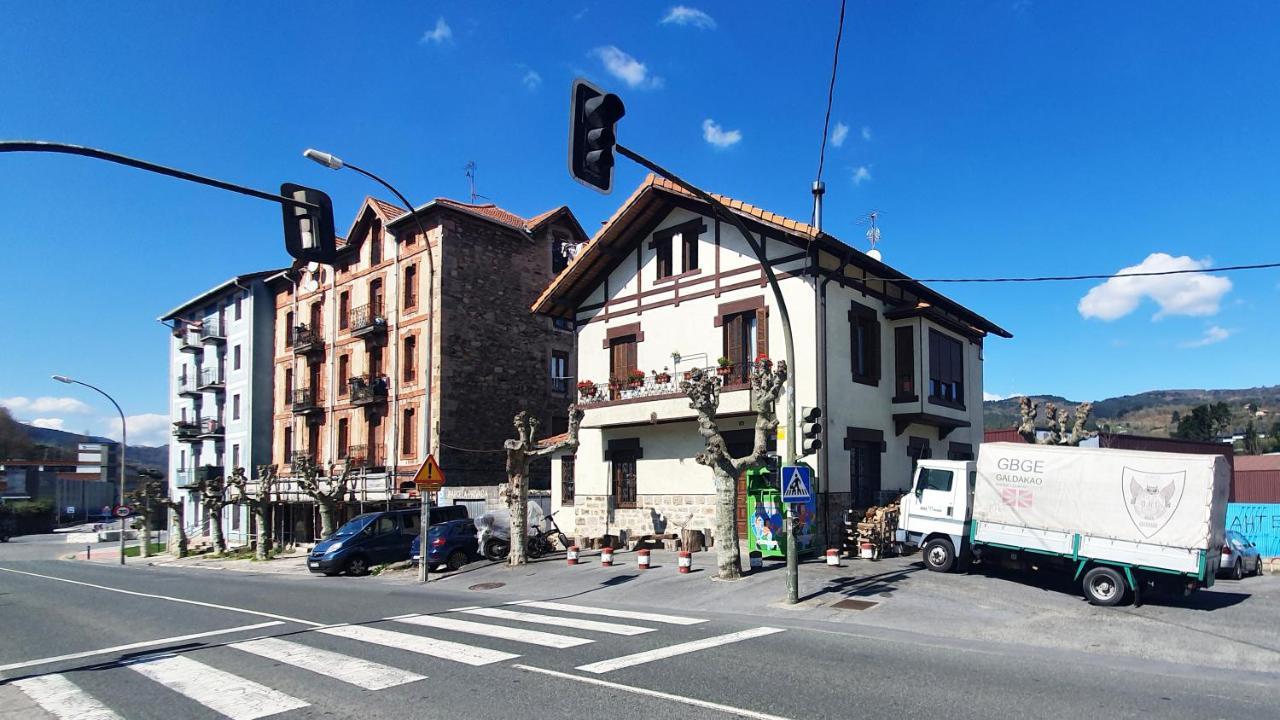 Habitación triple en caserío a 8km de Bilbao Galdácano Exterior foto