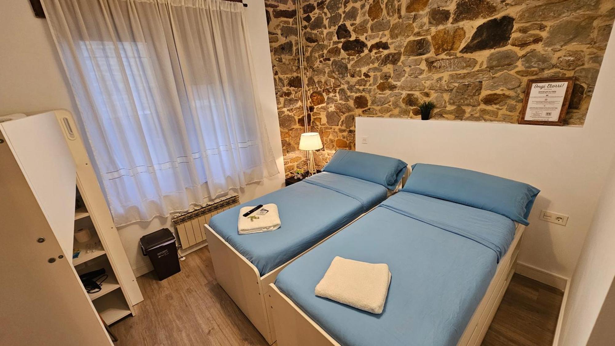 Habitación triple en caserío a 8km de Bilbao Galdácano Exterior foto